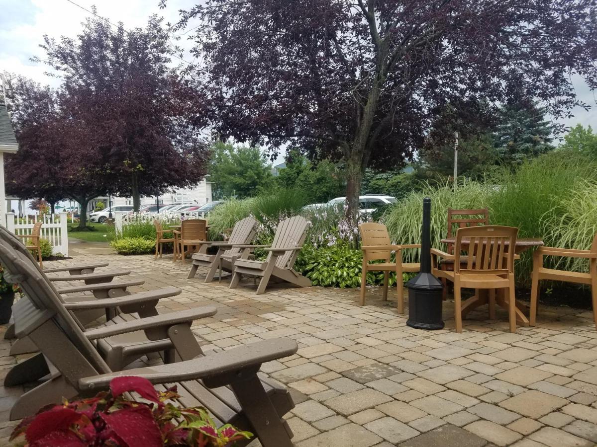 The Lakehouse Inn Geneva Exterior photo