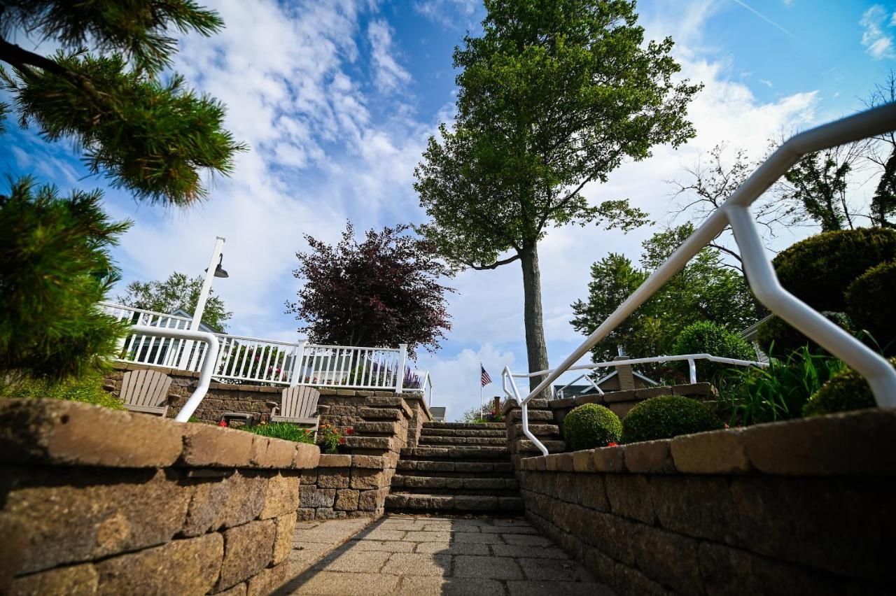 The Lakehouse Inn Geneva Exterior photo