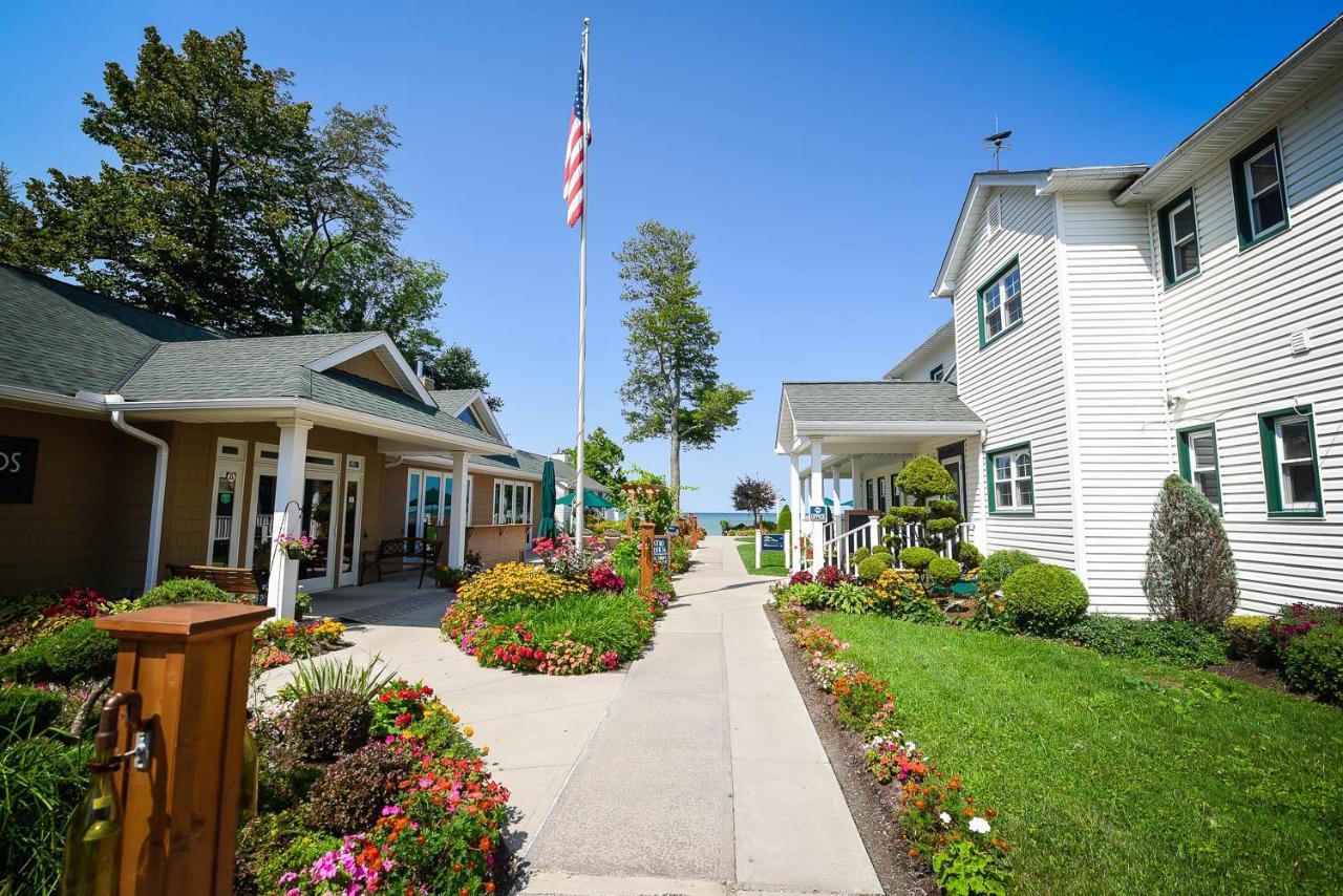 The Lakehouse Inn Geneva Exterior photo